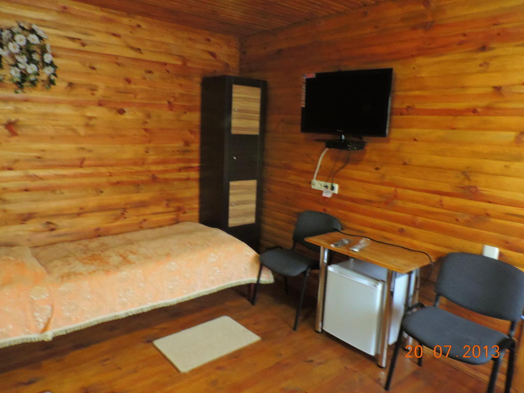 Hotel Slavutich Nowa Kachowka Zimmer foto